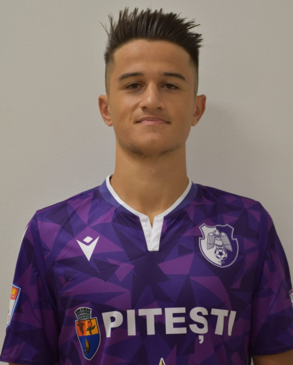 Prima echipă – Site oficial FC Argeș